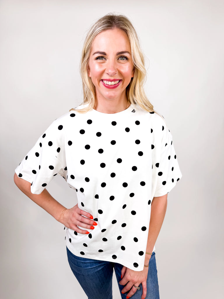  model wearing white tee with black polka dots